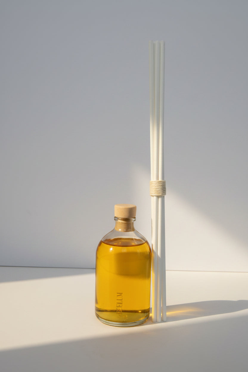 Difusor de varillas Neroli Light: Huele a luz cálida sobre la piel