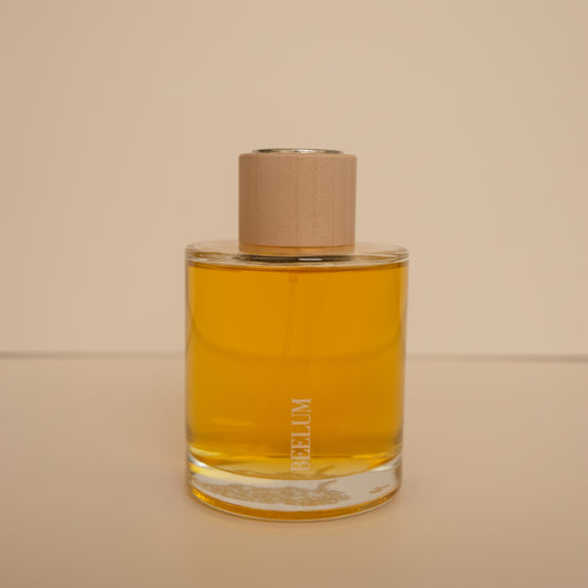 Difusor de varillas Palo santo: Huele a madera de palo santo, sándalo y humo suave.
